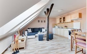 Jane'S Attic Apartment